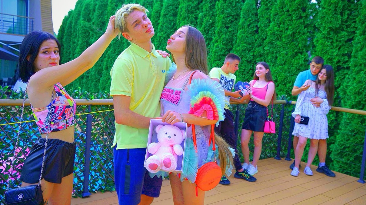 ОШИБКА ДИАНЫ!!! ПОЧЕМУ ПОДРУГА ТРЕТЬЯ ЛИШНЯЯ НА СВИДАНИИ?