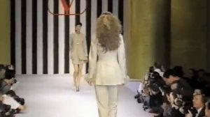 Показ женской коллекции Valentino prêt-à-porter осень-зима 1994-1995. Часть 2.