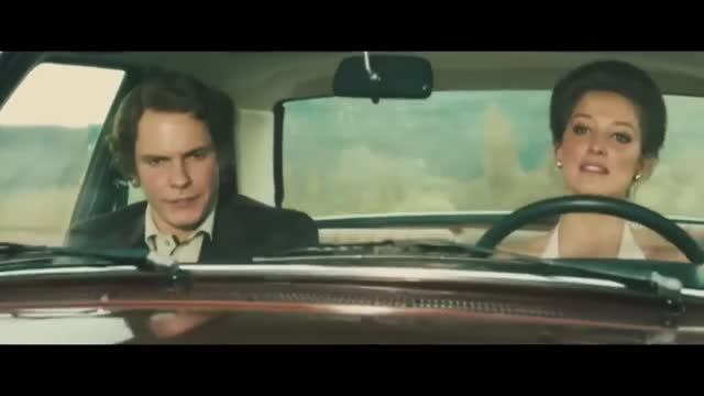 Ники Лауда знакомится с девушкой по-своему 😳 «Зачем ехать быстро» | Гонка (2013) сцена