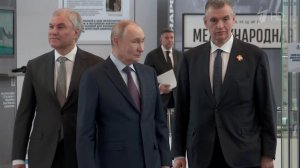 В. Путин посетил выставку, посвященную В. Жириновскому, которому завтра исполнилось бы 80 лет.