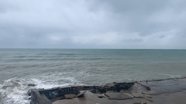 Шторм в Адлере 24.04.2026 года. смотреть онлайн