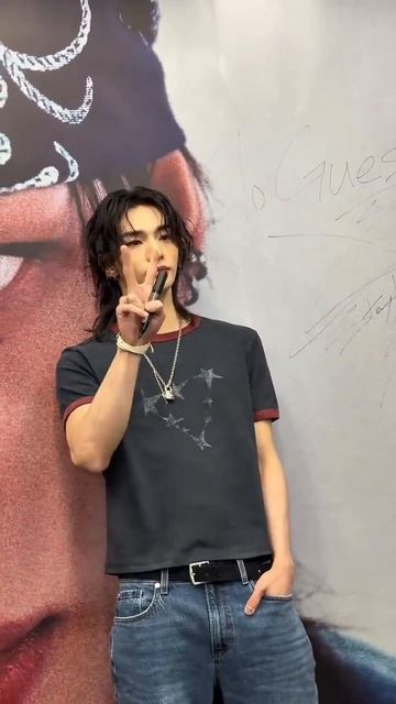 HYUNJIN AT GUESS POPUP SEOUL#HYUNJIN_GUESSRoom1981