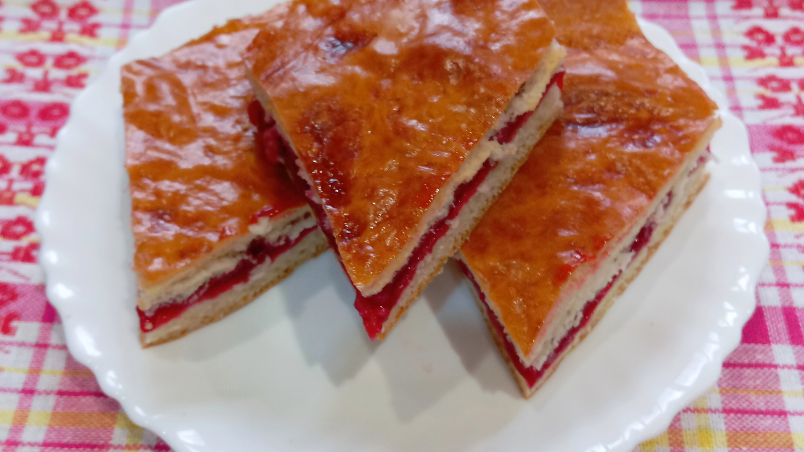 Сказочный пирог из замороженной малины.