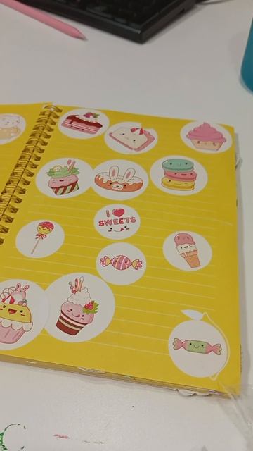 показываю набор наклеек