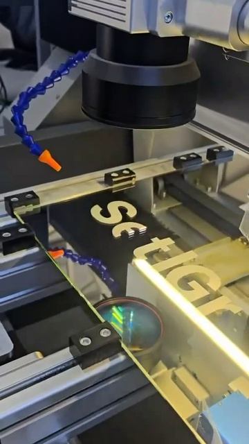 Лазерная гравировка на зеркале