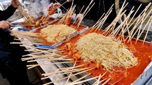 рыбные котлеты с ростками фасоли. корейская уличная еда