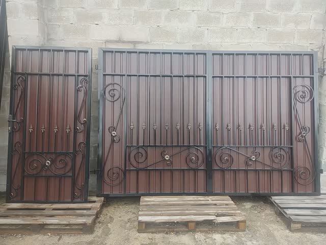 Ворота кованые прямые обшитые профлистом.mp4