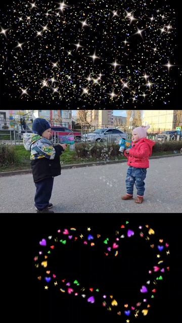 Счастливые дети играют с Bubble Gun