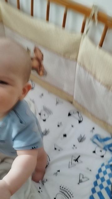 Малышка Сюзана встала на ноги в 6 мес и 3 нед