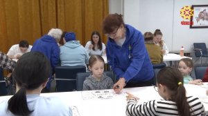 Аслă ăру хăй ăсталăхне кĕçĕннисене вĕрентет