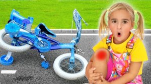 Алиса и ее тетя помогают лечить небольшую рану