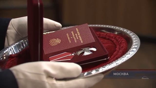 Орден Мужества вручили семье погибшего старшего лейтенанта полиции Дениса Братущенко