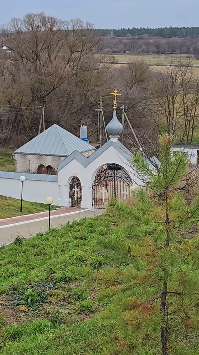У Холковского монастыря в Белгородской области