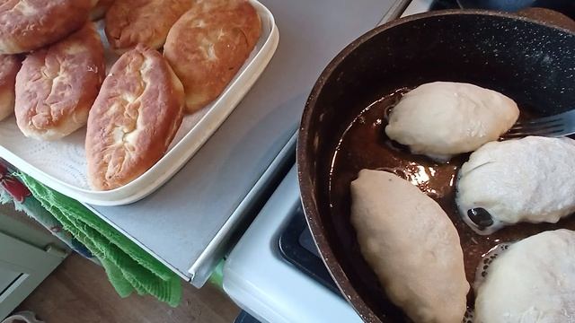 Пирожки на кефире / с капустой и яйцом / тесто как пух