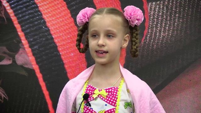 Р. Казакова. На фотографии в газете