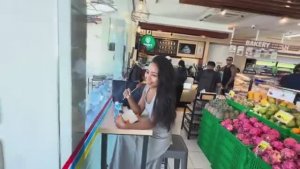 Беженец🇮🇩Бали. ПЯТНИСТАЯ СИНДИ. НАПРОТИВ НАС НАЧАЛАСЬ СТРОЙКА! КРУТАЯ КОЛБАСА! ПОКУПАЮ КОКОСЫ.