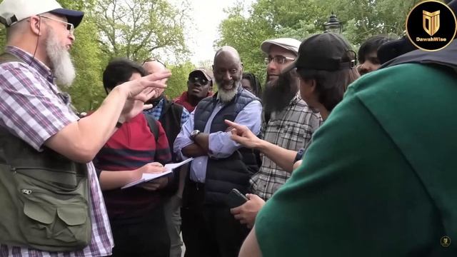 1.ч. Мусульманин разоблачил христианского проповедника с помощью Библии. Уголок ораторов Мансура.