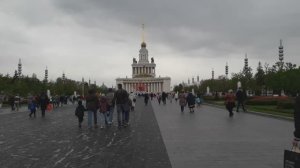 Москва. ВДНХ. Колесо обозрения, канатная дорога, павильоны разных стран, бывших республик СССР.