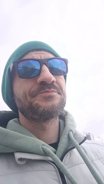 Обирают население  а сами богатеют до безумия.