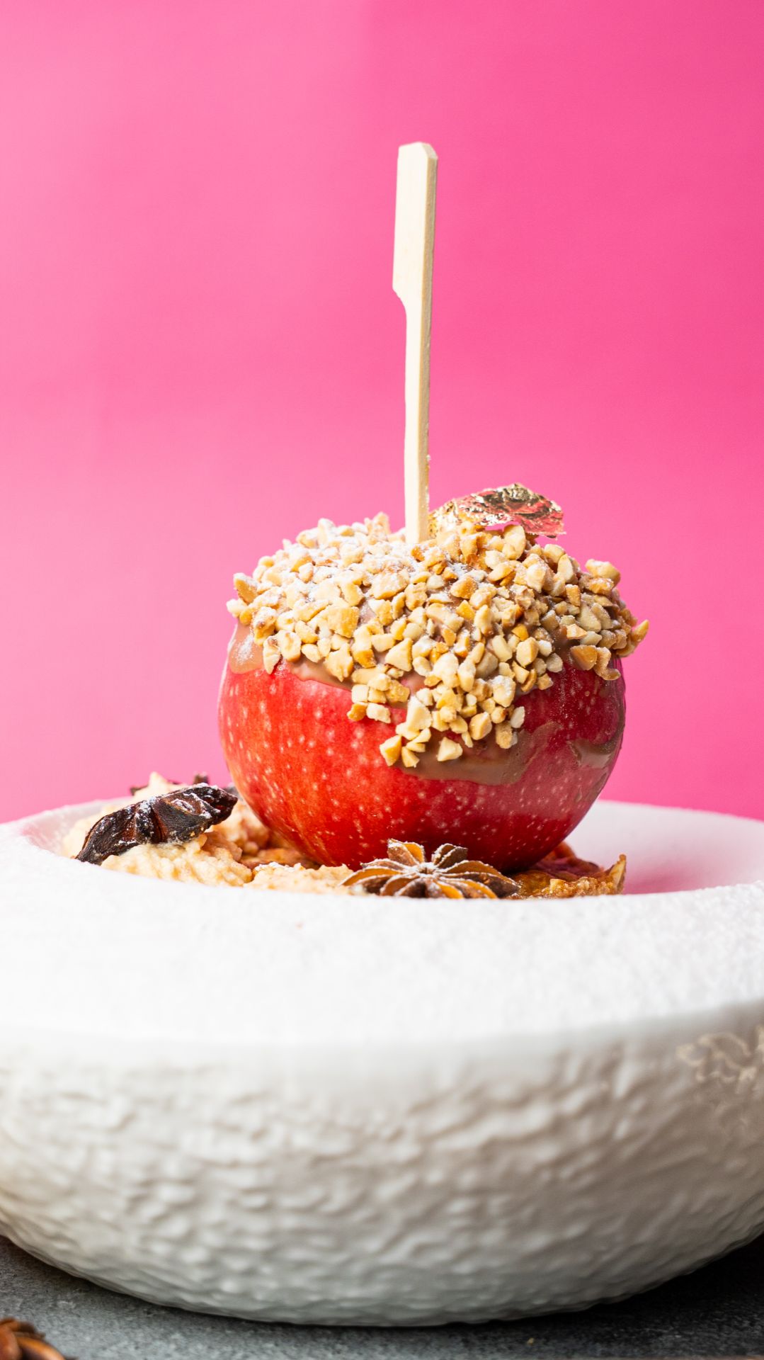 Запечённое яблоко ароматная пряничная крошка и утончённый соус Юдзу Tamaki. Рецепт уже в канале