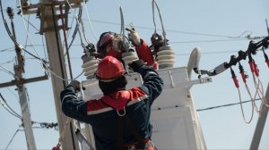 Мощный ветер оборвал более ста линий электропередач в Нижегородской и Псковской областях