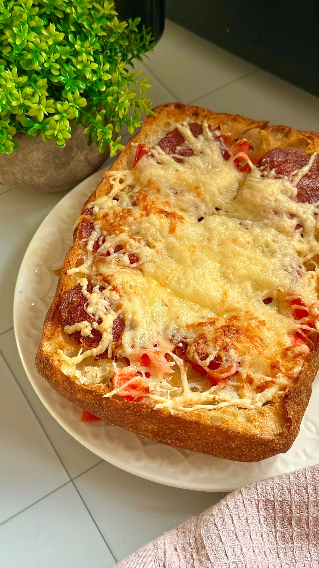 🥖✨ Завтрак-мечта: чиабатта-лодочки с яйцом и сыром ✨🍳