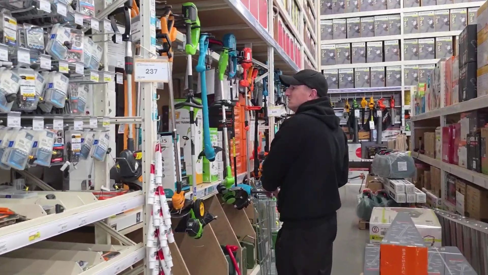 336  КУПИЛИ ТРИММЕР. ПРИХОДИЛ ПРОЕКТИРОВЩИК. БОРЬБА С  ТРАВОЙ НА УЧАСТКЕ. Жизнь на юге.