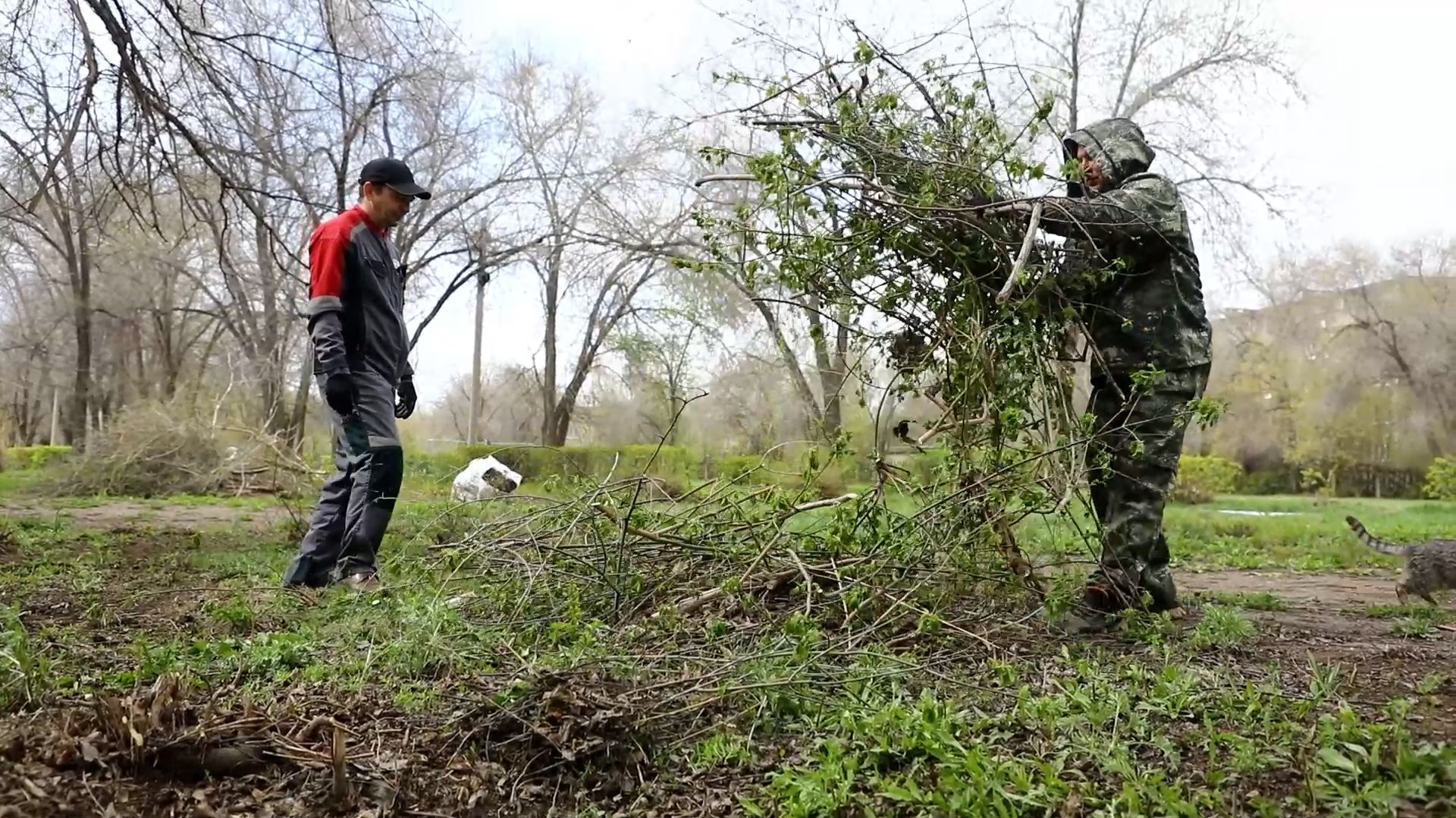 Субботник! Металлурги приводят в порядок город