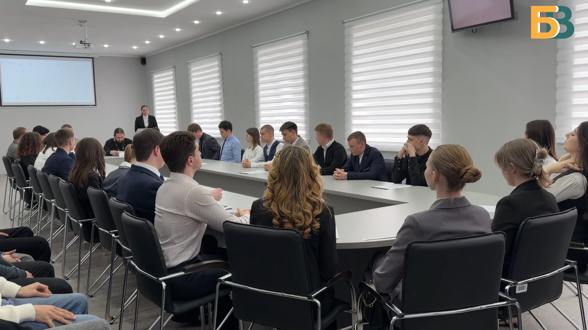 В формате диалога