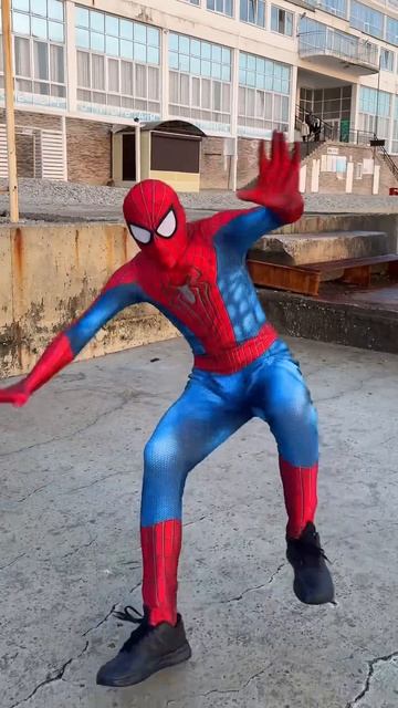 Spiderman got scared in a funny way spiderman