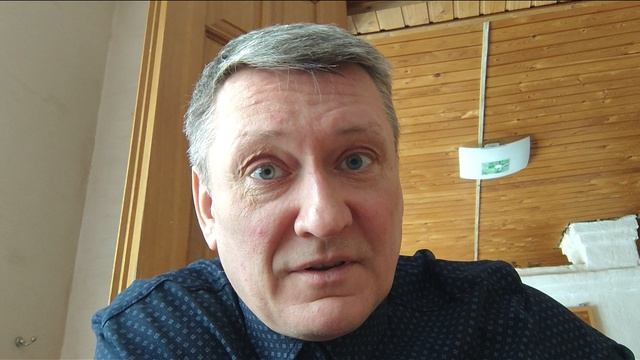 НИКОЛАЙ ГУМИЛЁВ 
Прекрасно в нас влюбленное вино
И добрый хлеб, что в печь для нас садится,
И женщин