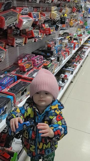 Опять пришли в магазин за игрушками
