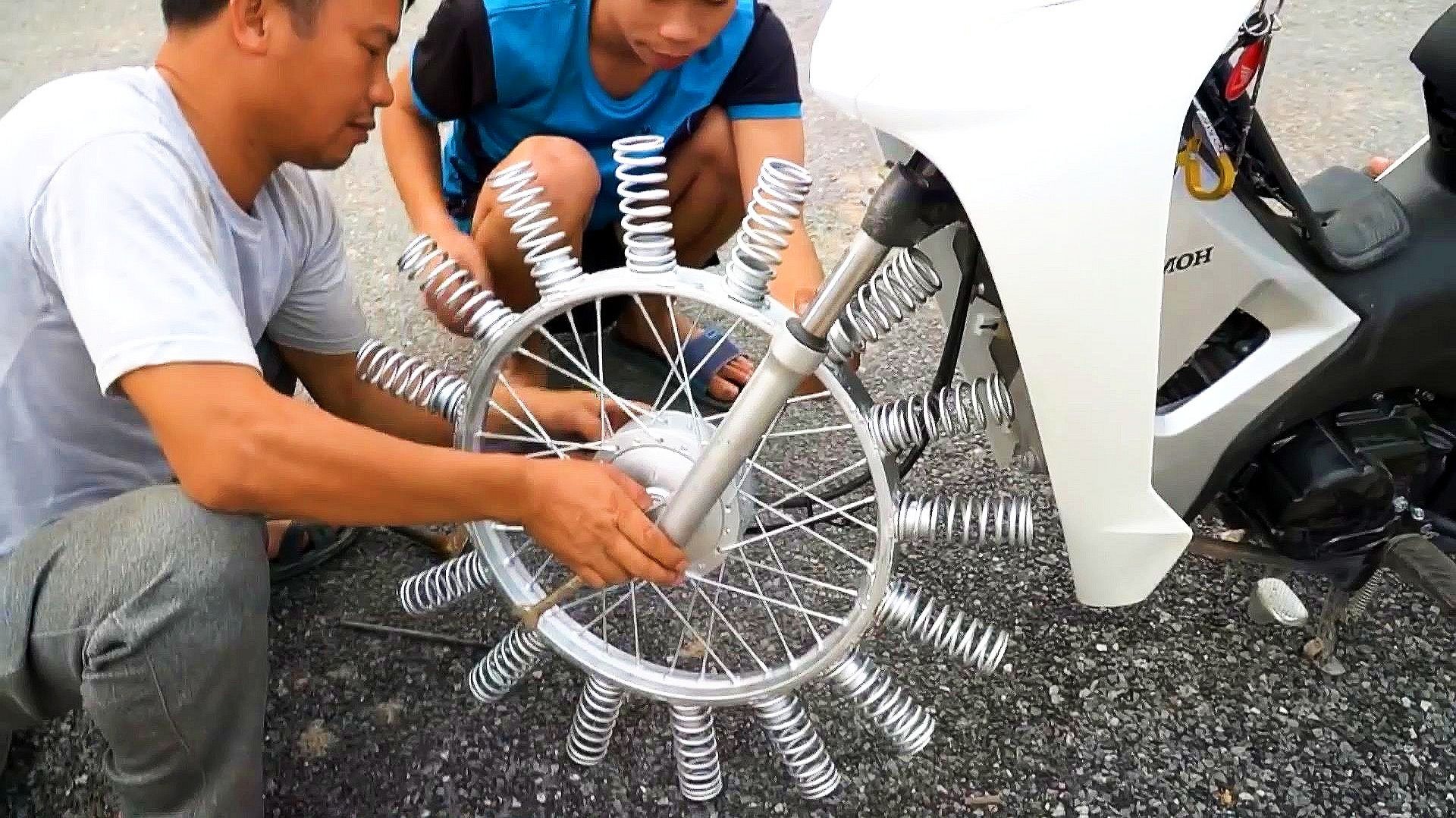 ПОТРЯСАЮЩИЕ ИЗОБРЕТЕНИЯ, САМОДЕЛКИ, ТЕХНИКА, ТЕХНОЛОГИИ И ГЕНИАЛЬНЫЕ МАШИНЫ И МЕХАНИЗМЫ #51