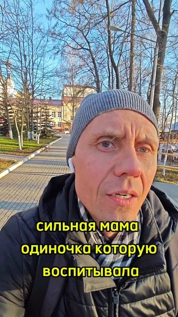 Почему женщина нацепляет яйца.