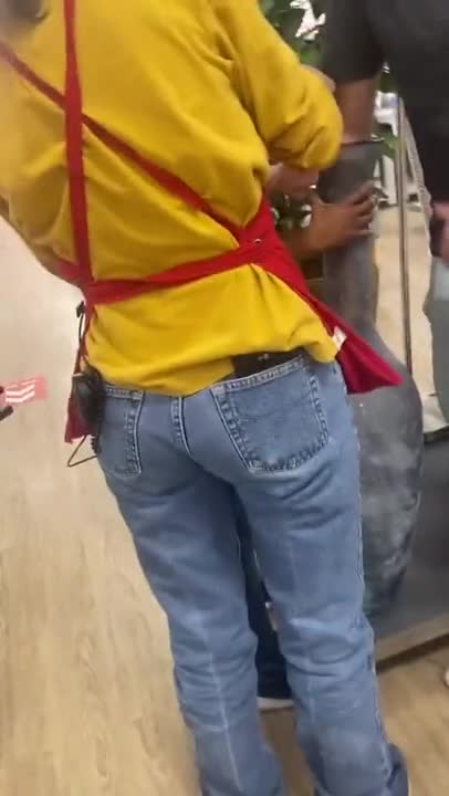 Дрyг в бедe не бросит... И на камeру всё снимет