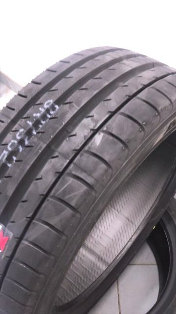 Yokohama ADVAN Sport V105 shorts 240426