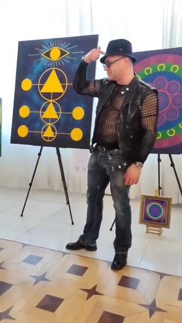 КАРТИНЫ ХУДОЖНИКА ЕЛЕНЫ ГРОХОВИЦКОЙ на неделе моды GEO FASHION WEEK ОТ ЛЕГЕНДАРНОГО ПОРТАЛА GEOMETRI