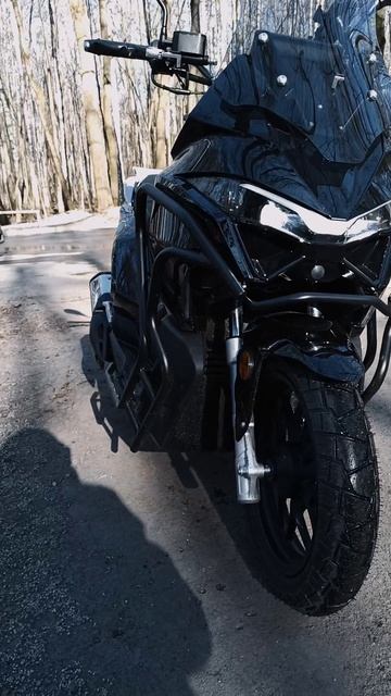 Jilang ADV2 рычит. Пасмурно, но красиво 🐯🛵