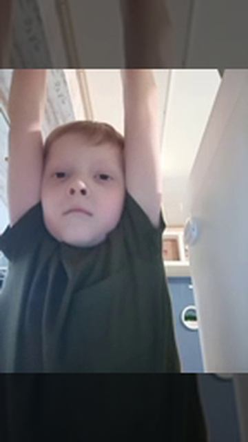 Играю на гитаре что кость