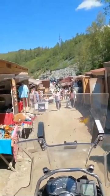 Сквозь рынка Чикитамана #travel #altay #рынок #дорога #honda #bmw #мотоманьяк #чикитаман