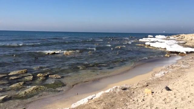 Прибой на Каспие, февраль 2014