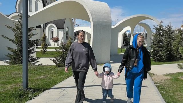 Встретили Олю и погуляли в красивом месте