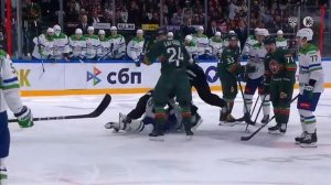 Архив КХЛ. АКБ_Салават 19092025. Комаров напал на Сафонова после силового приема