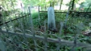 Сельское кладбище