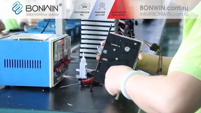 Сборка электронных гостиничных замков Bonwin на заводе и тестирование перед поставкой