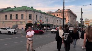 Москва лето в разгаре люди энергия и настоящая жизнь города ❤️
