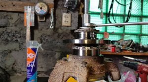 Замена ступичных подшипников поло седан без пресса и специнструмента.mp4