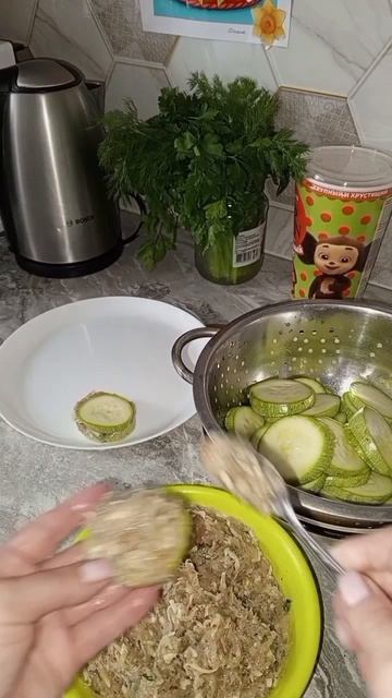 Кабачки в кляре с фаршем и сыром.Рецепт на праздничный стол 