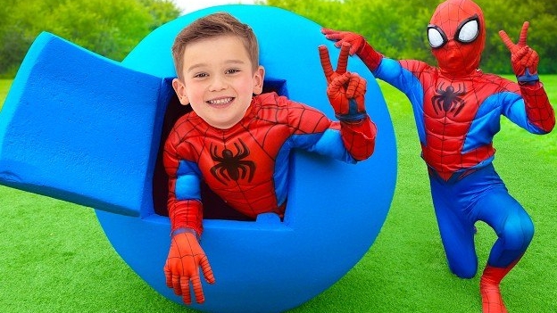 Майк превращается в супергероя и помогает своим друзьям!