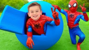 Майк превращается в супергероя и помогает своим друзьям!